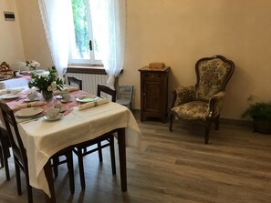 Free daily buffet breakfast  - Tra i Campi Di Papaveri (Noceto)