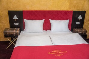 Double Room | Hypo-allergenic bedding, in-room safe, individually decorated - Nordhäuser Fürstenhof (Nordhausen)