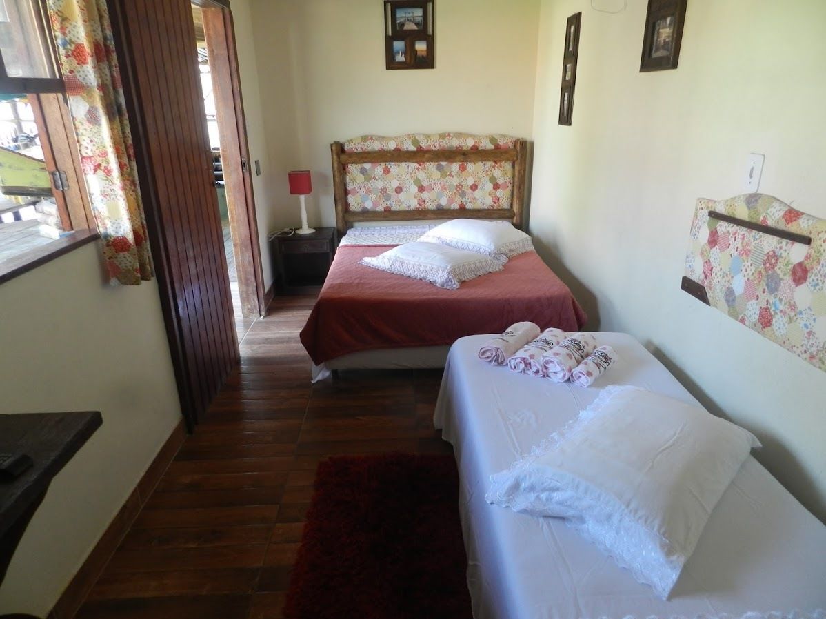 Decoración personalizada, muebles diferentes, camas extra y wifi gratis 