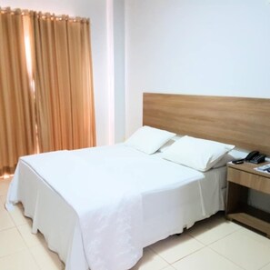 غرفة تنفيذية مزدوجة للاستخدام الفردي | مكواة/لوح كي وواي فاي مجانًا وملاءات أسرّة