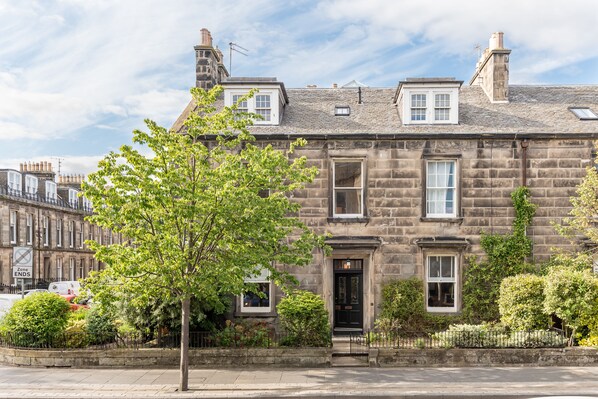 Front of property - Luxury St Andrews Apartment (St. Andrews)