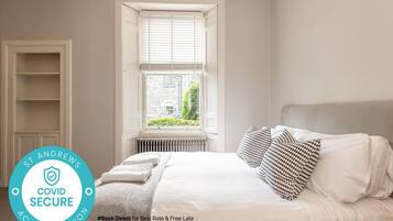 Deluxe Apartment, 3 Bedrooms | 3 bedrooms, individually decorated, individually furnished, desk