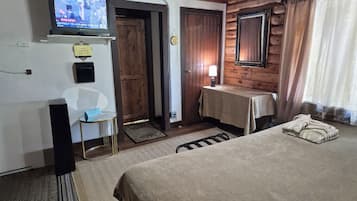 Suite superior | Escritorio, espacio para trabajar con un portátil, cortinas opacas