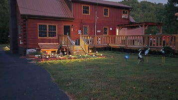 Unit C, Junior Suite, Outdoor Jacuzzi/Patio | Street view