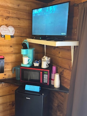 Suite | Wohnbereich | 32-Zoll-Flachbildfernseher mit Kabelempfang, Fernseher, Netflix