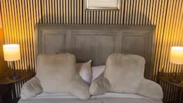 Unit C, Junior Suite, Outdoor Jacuzzi/Patio | 1 bedroom, individually decorated, individually furnished, desk