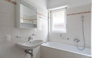 Apartment, 2 Bedrooms (LIDO 3) | Bathroom | Bathtub, hair dryer, bidet, towels - Lido Apartments (Lugano)
