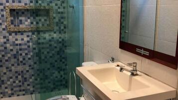 Standard Double Room | Bathroom | Shower, towels