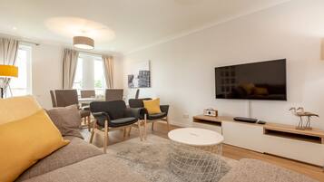 Deluxe House, 3 Bedrooms | Living room | Flat-screen TV