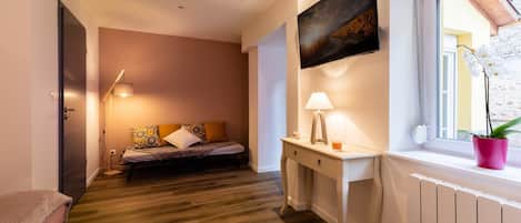 Room (Perce-Neige) | Living area | LCD TV