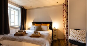 Individually decorated, individually furnished, blackout drapes - Maison d'Hotes Les Chambres de Clem' (Bernardswiller)