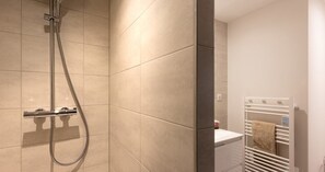 Room (Tourterelles) | Bathroom - Maison d'Hotes Les Chambres de Clem' (Bernardswiller)