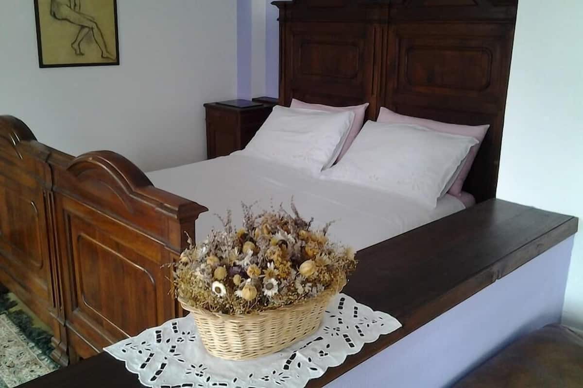 Tweepersoonskamer, balkon | Luxe beddengoed, individueel gedecoreerd, individueel gemeubileerd