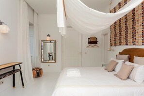 Deluxe tweepersoonskamer | Luxe beddengoed, geluiddichte muren, gratis babybedden, reisbedje