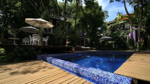 Outdoor pool, sun loungers - Pousada Nainas (Itacaré)