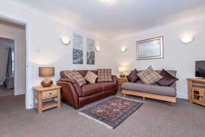 Comfort-Ferienhaus, 2 Schlafzimmer | Wohnbereich | Flachbildfernseher