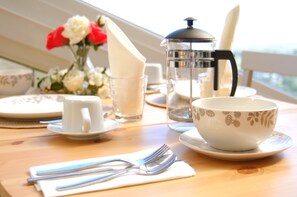Desayuno completo gratuito y diario
