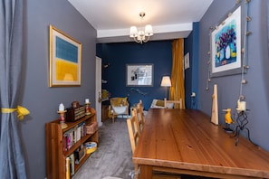 Apartment, 3 Schlafzimmer | Essbereich im Zimmer