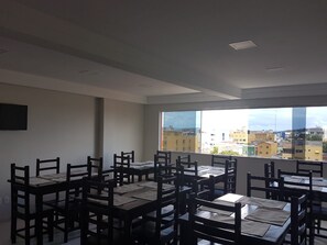 包含每日自助早餐