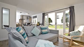Wheal Prosper - Beautiful Wooden Lodge Helston | Living area | Flat-screen TV