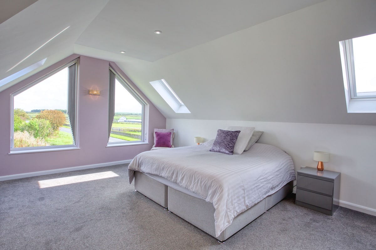 Wheal Dream House | 2 bedrooms, individually decorated, individually furnished, bed sheets