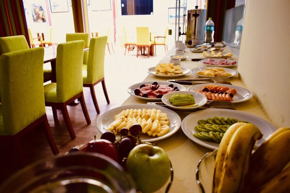 Free daily buffet breakfast - Almudena Suites Uyuni (Uyuni)