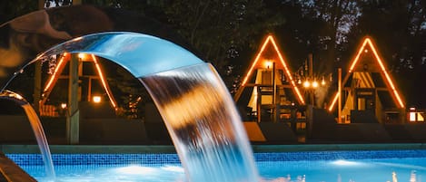 Outdoor pool, pool umbrellas, sun loungers