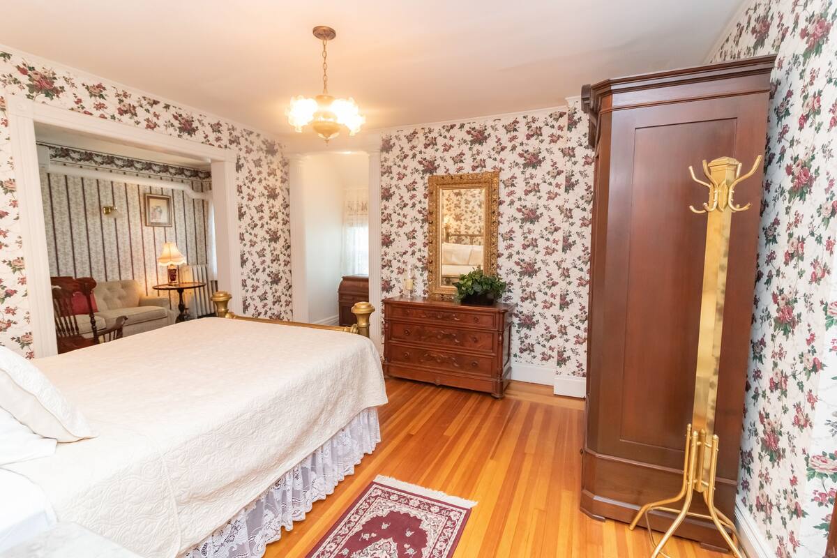 Superior Triple Room, Private Bathroom (Room 4) | Blackout curtains, iron/ironing board, free WiFi, bed sheets
