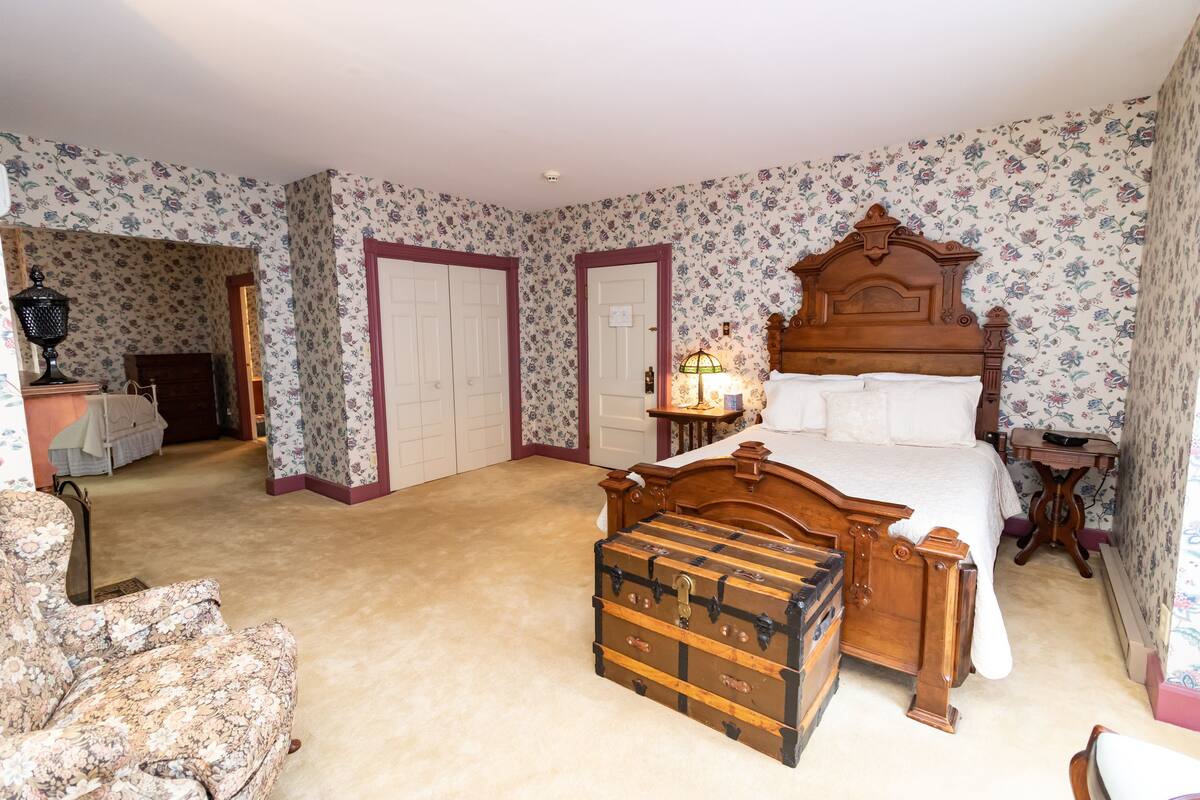 Superior Triple Room, Ensuite (Room 1) | Blackout curtains, iron/ironing board, free WiFi, bed sheets