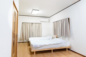 암막 커튼, 무료 WiFi, 침대 시트