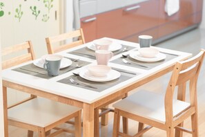 一棟貸し | リビング エリア | 薄型テレビ