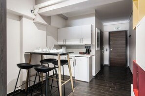 Deluxe Quadruple Room | Shared kitchen | Fridge