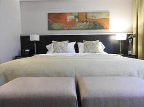 Habitación ejecutiva doble, 1 cama de matrimonio | Minibar, caja fuerte, escritorio y sistema de insonorización