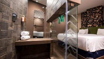 1 bedroom, in-room safe, free WiFi, bed sheets