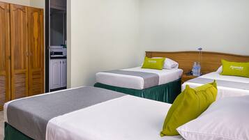 Kolmen hengen standard-huone | 1 makuuhuone, minibaari, ilmainen Wi-Fi, vuodevaatteet