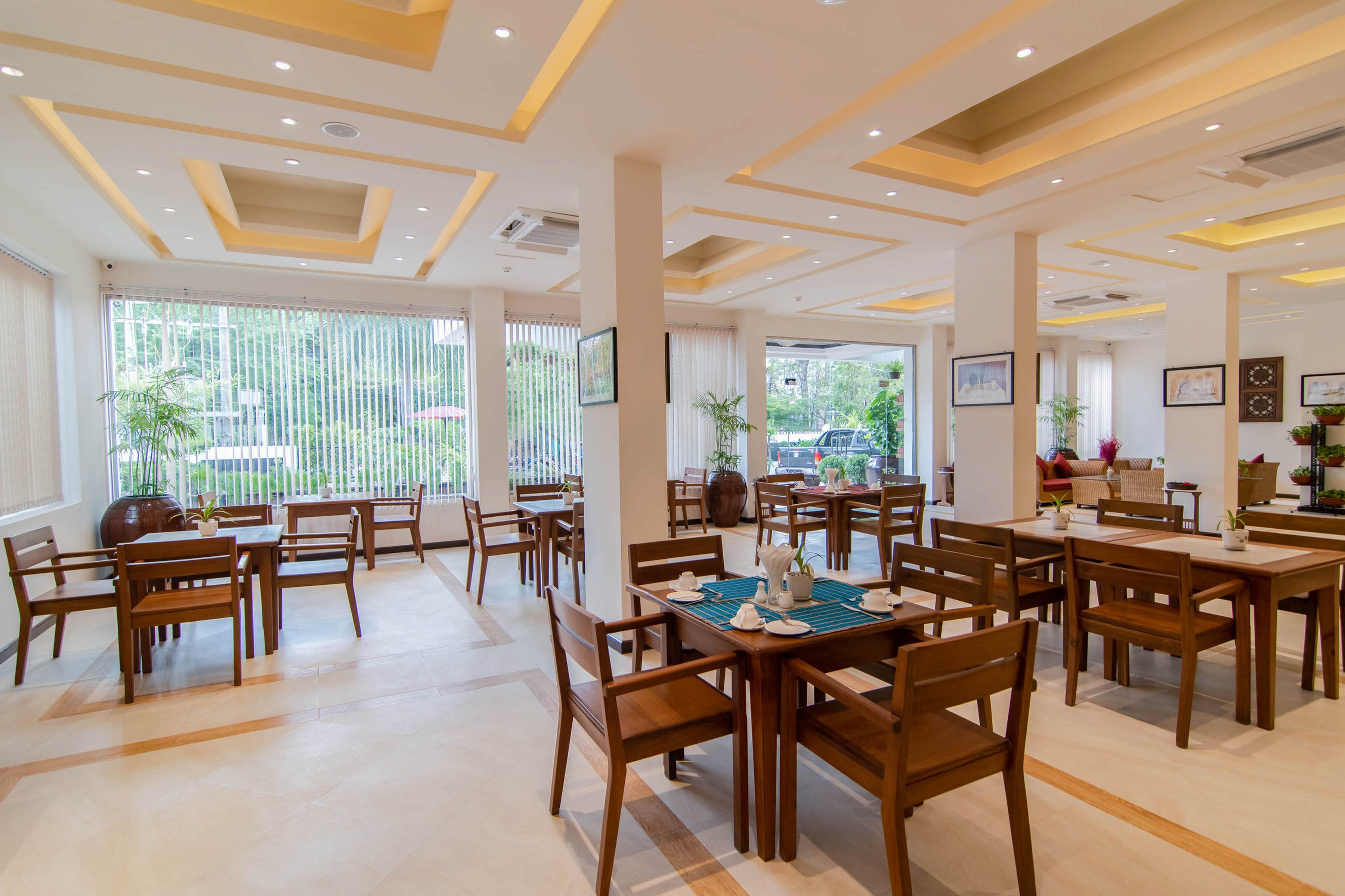 breakfast, lunch, dinner served; local and international cuisine