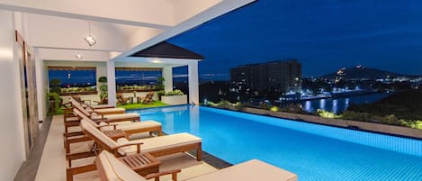 Hồ bơi ngoài trời, mở cửa từ 6:00 đến 22:00, lều miễn phí