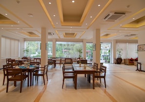 Breakfast, lunch, dinner served; local and international cuisine - Hotel The Haven (Mandalay)