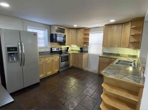 Private kitchen | Full-size fridge, microwave, oven, stovetop