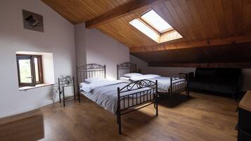 Family Studio Suite, 2 Bedrooms (Marc aurel) | 1 bedroom, hypo-allergenic bedding, individually decorated