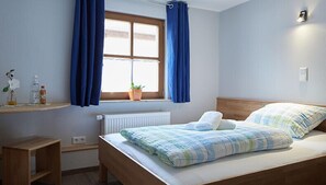 Single Room - Bed size varies between 120cm und 140cm width
