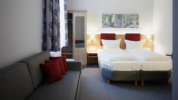 Hypo-allergenic bedding, desk, soundproofing, free WiFi