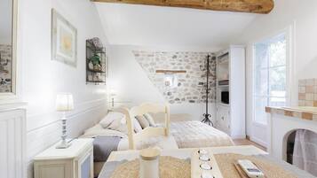 1 bedroom, iron/ironing board, free WiFi