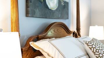 Deluxe Queen Room | Décoration personnalisée, ameublement personnalisé, bureau