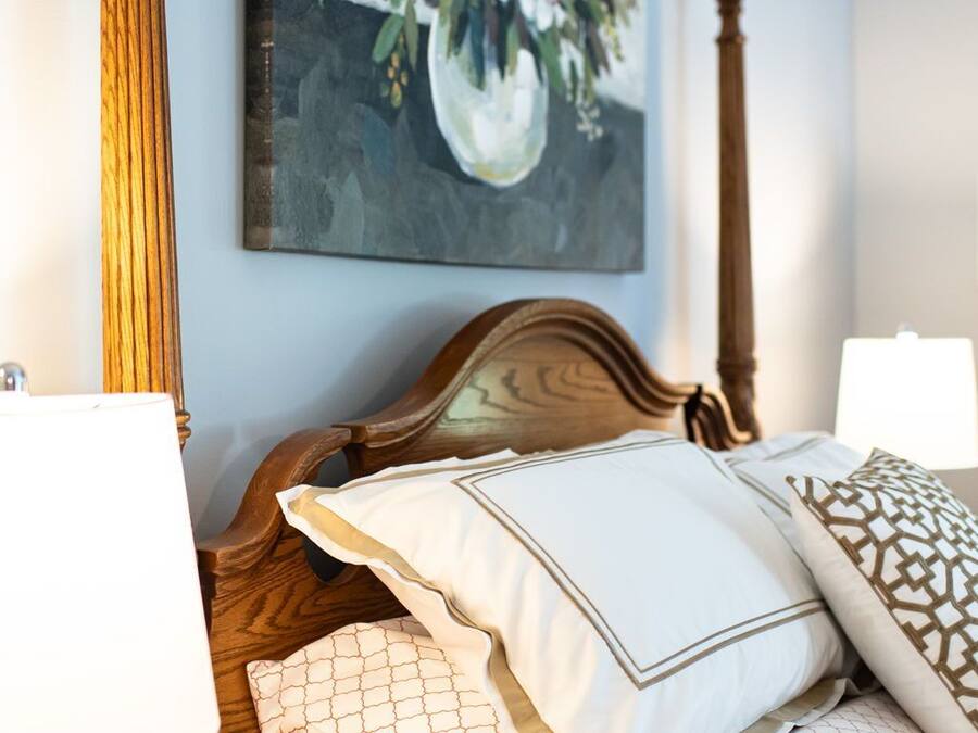 Deluxe Queen Room | Individually decorated, individually furnished, desk, soundproofing