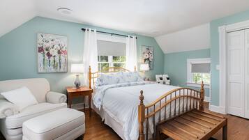 Deluxe Queen Suite | Décoration personnalisée, ameublement personnalisé, bureau