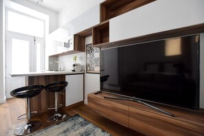 Standard Studio (93) | Television - Luxury Apartment by Hi5 - Zichy Suites (Budapest)