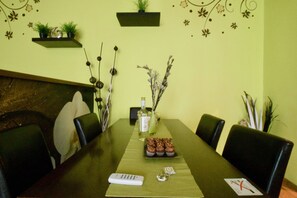 Premium Apartment, 2 Bedrooms (122) | In-room dining
