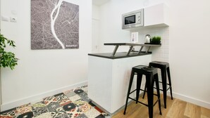 Studio | In-room dining - Standard Apartment by Hi5 - Nagysándor street (Budapest)