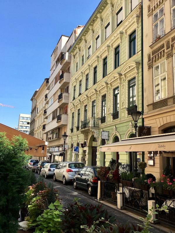 Street view - Luxury Apartment by Hi5 - Bazilika Suite (Budapest)